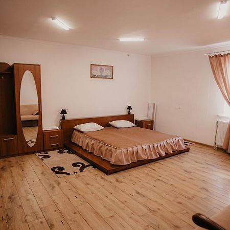 Лісова Пісня Апартаменти Husyatyn Zewnętrze zdjęcie